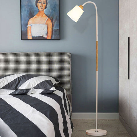 Minimalist Floor Lamp with Curved Neck and E27 Socket