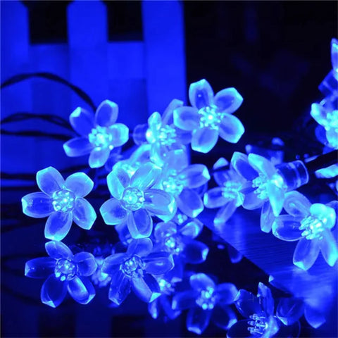 Solar LED Flower String Lights with Decorative Petals for Gardens