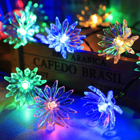 Solar LED Flower String Lights with Decorative Petals for Gardens