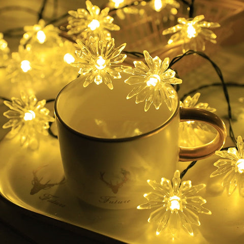 Solar LED Flower String Lights with Decorative Petals for Gardens