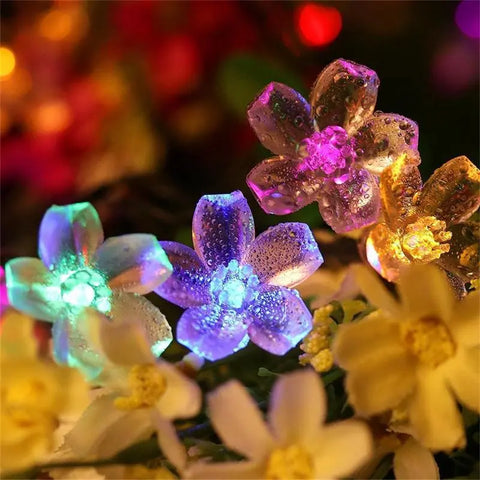 Solar LED Flower String Lights with Decorative Petals for Gardens