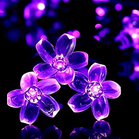 Solar LED Flower String Lights with Decorative Petals for Gardens