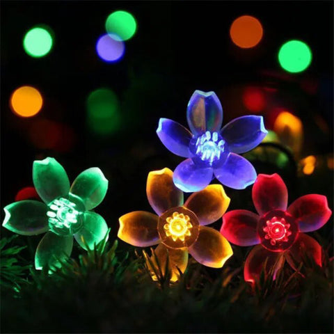 Solar LED Flower String Lights with Decorative Petals for Gardens