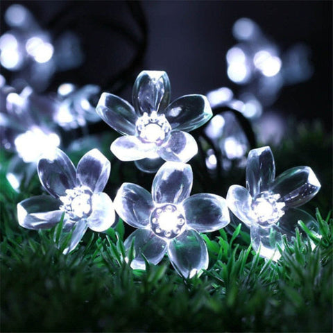 Solar LED Flower String Lights with Decorative Petals for Gardens