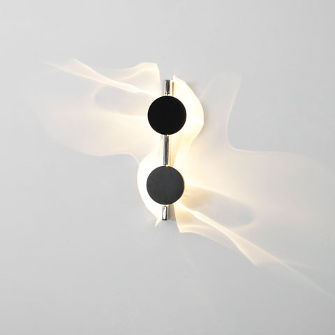 Kinetic Shadow Wall Lamp with Adjustable Light Reflection