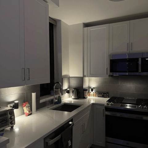 Dimmable Plug-In LED Night Light with Automatic Dusk-to-Dawn Sensor