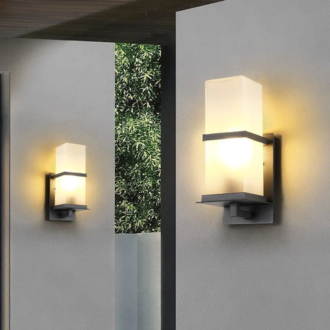Outdoor Wall Light with Rectangular Lantern Frame in Die-cast Aluminum