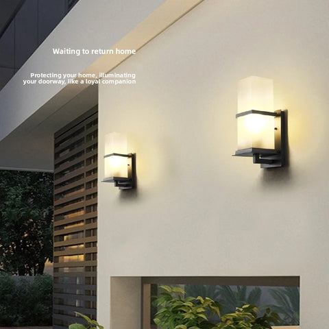 Outdoor Wall Light with Rectangular Lantern Frame in Die-cast Aluminum