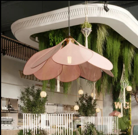 Flower-Shaped Pendant Light – Natural Design and Atmospheric Lighting