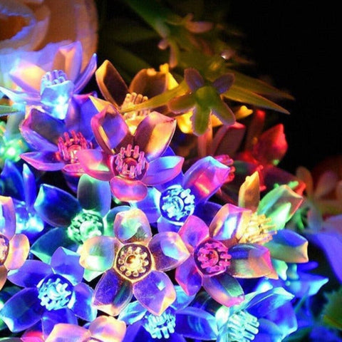 Solar LED Flower String Lights with Decorative Petals for Gardens