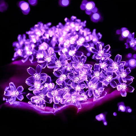 Solar LED Flower String Lights with Decorative Petals for Gardens